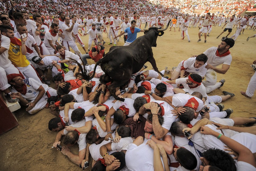 Encierro Pamplona, Spain - Running of the bulls - San Fermin 2015 on Make a  GIF