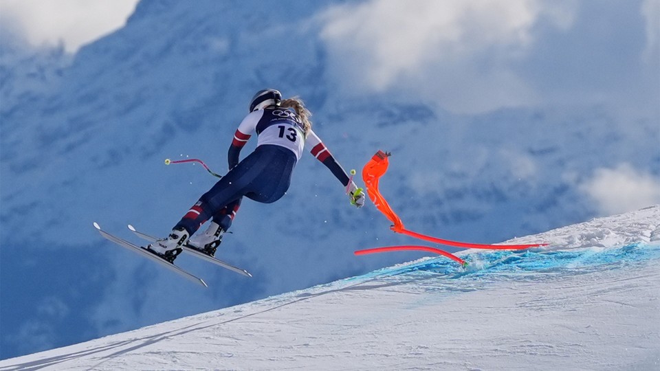 Image of Lindsey Vonn skilling before her fall.