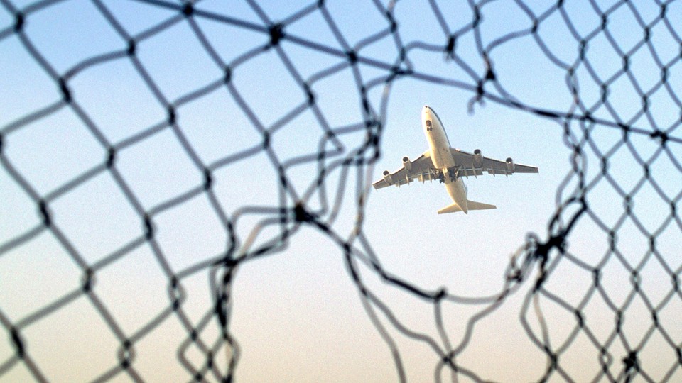 Boeing 737 landing