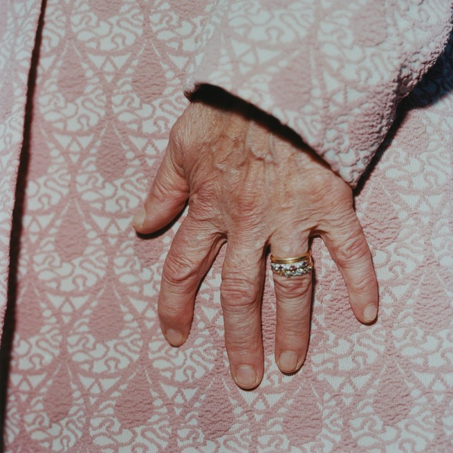 hand wearing a diamond ring