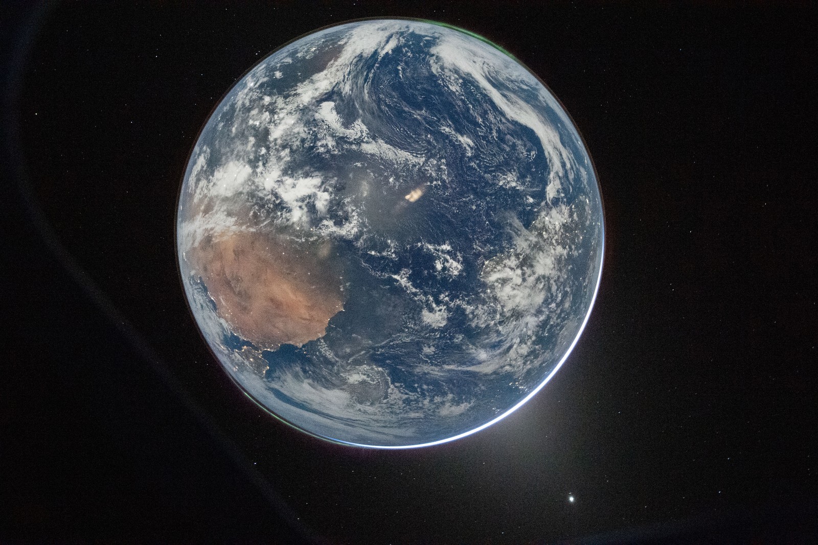 A view of the full disc of the Earth, seen from space