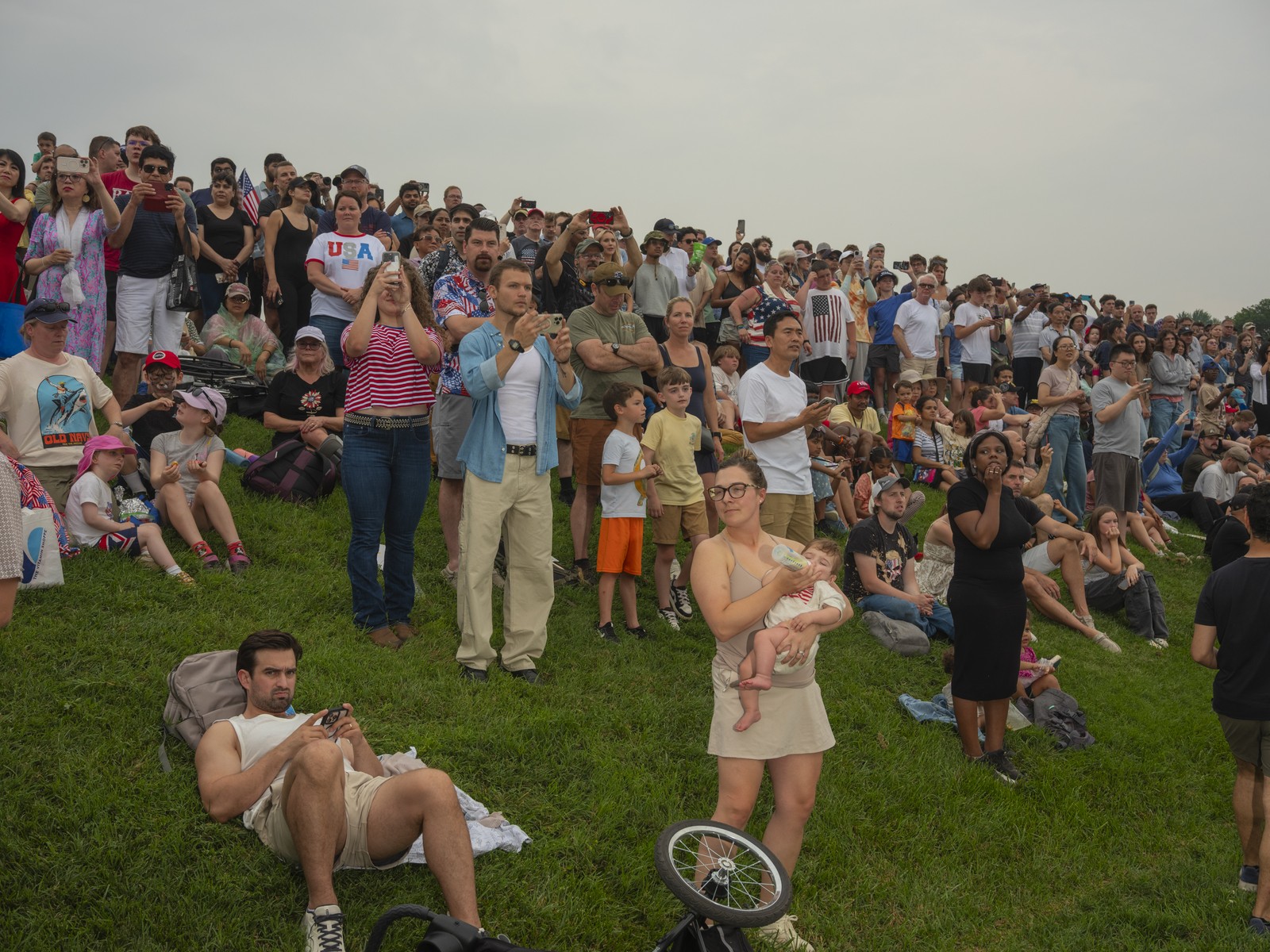 Picture of onlookers along the parade route
