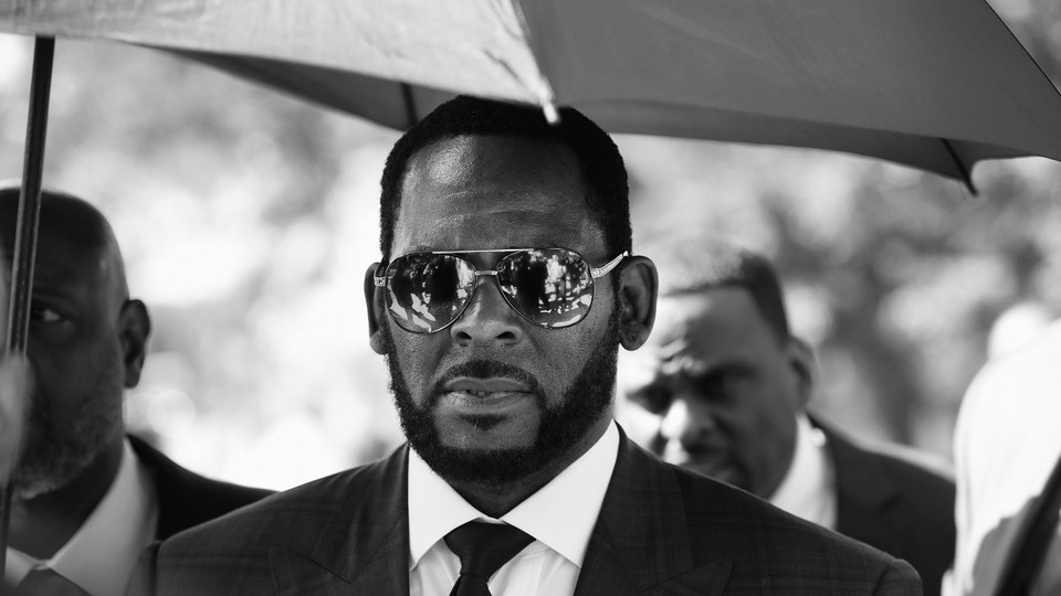 R. Kelly leaves a courthouse in 2019