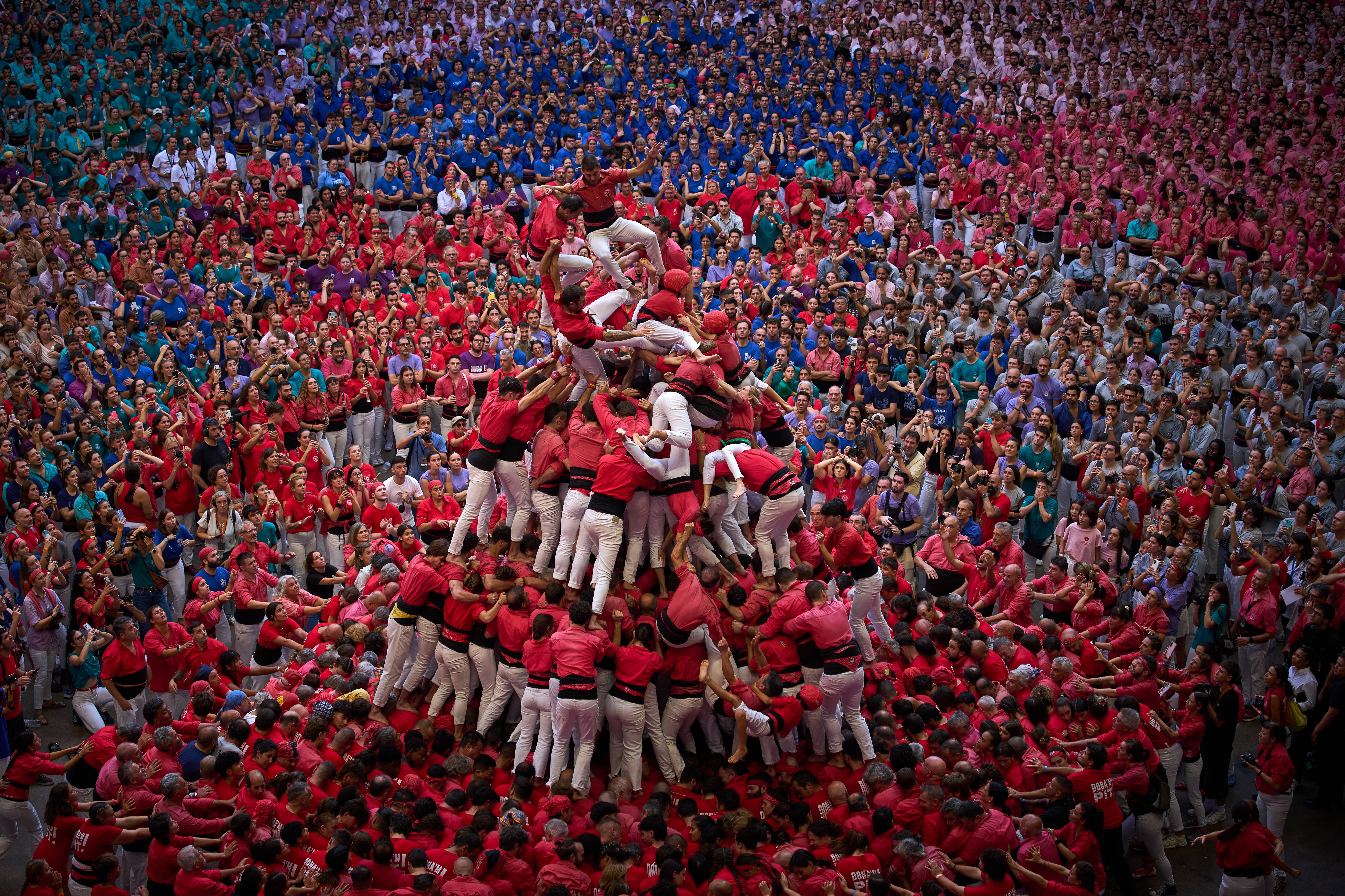 People forming a human tower fall as their tower collapses.