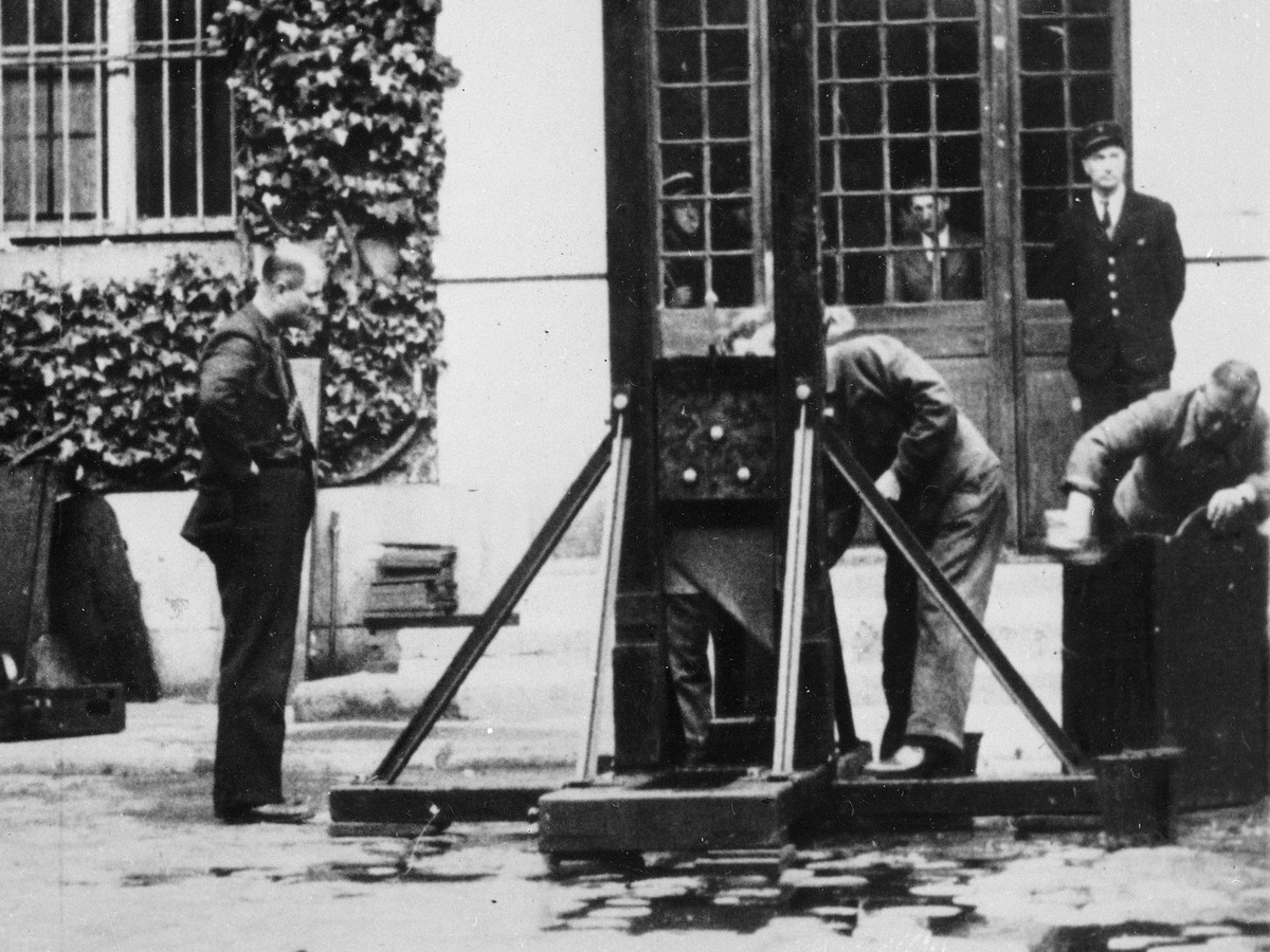 Testicle Guillotine