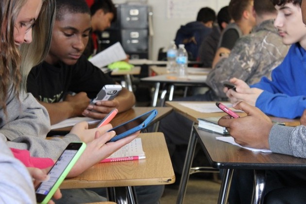 Students can't get off their phones. Schools have had enough.