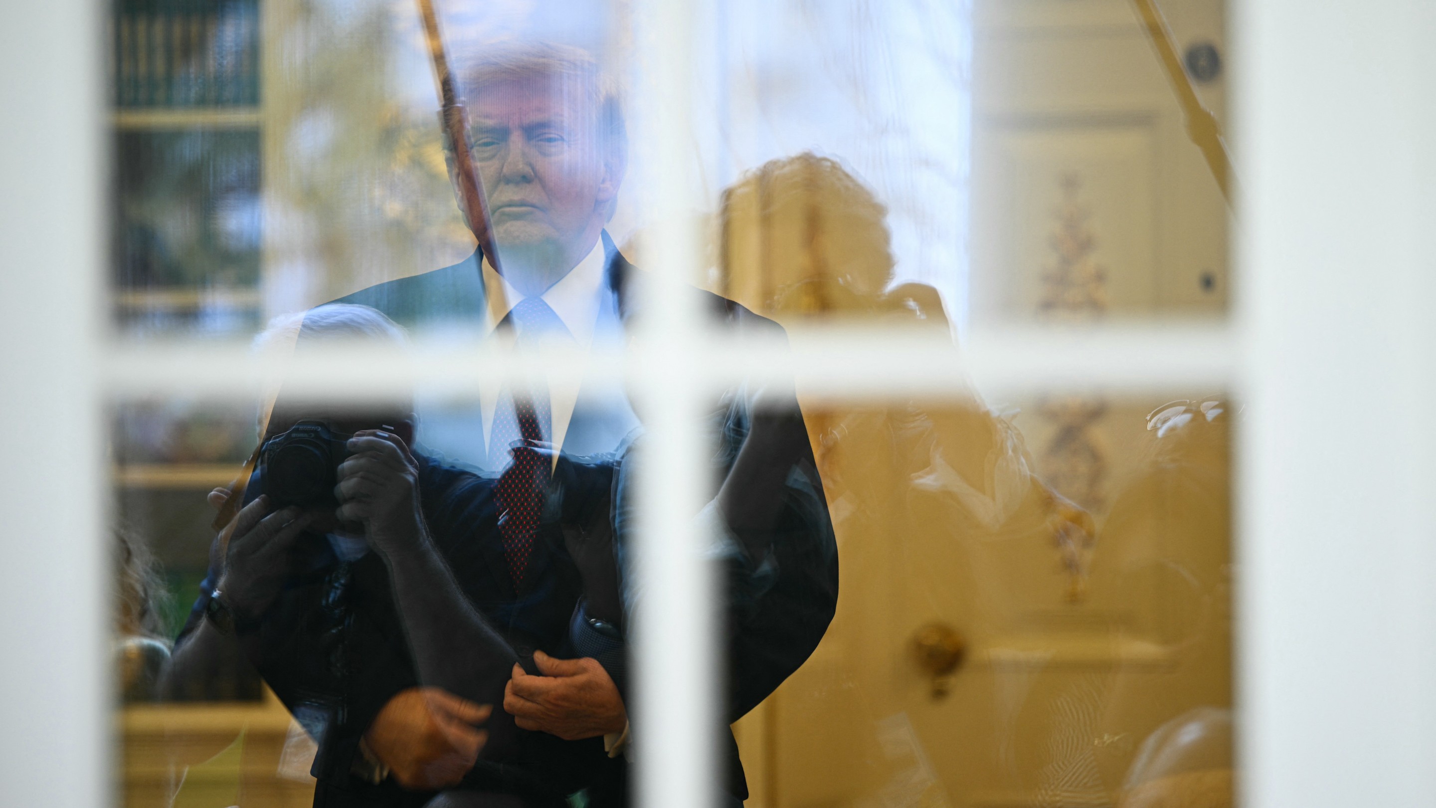 The Aides Keeping the President in the Dark