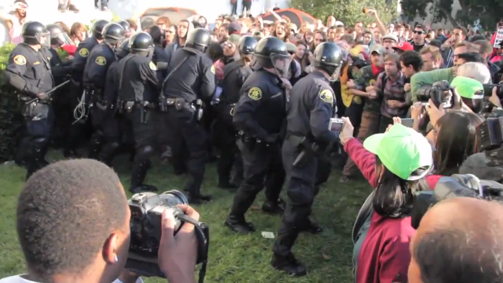 Police Clash With Berkeley Students at Occupy Cal Protest - The Atlantic