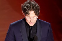 Photo of director Jonathan Glazer giving Oscar speech