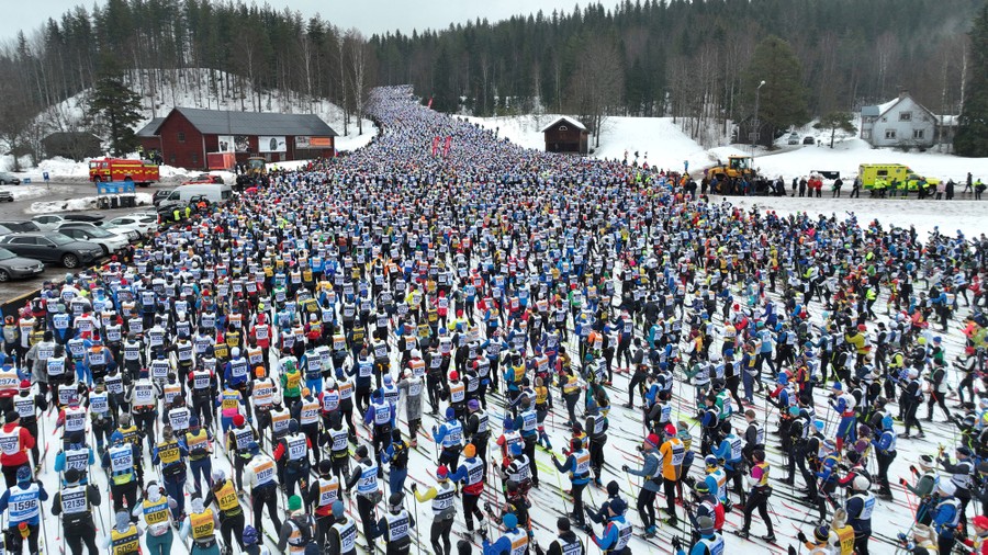 Thousands of cross-country skiers gather at the start of a race.