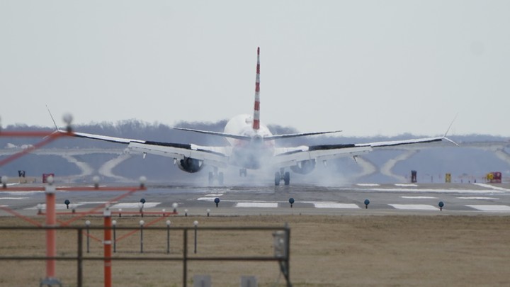 A Boeing 737 Max 8 lands in Washington, D,C.