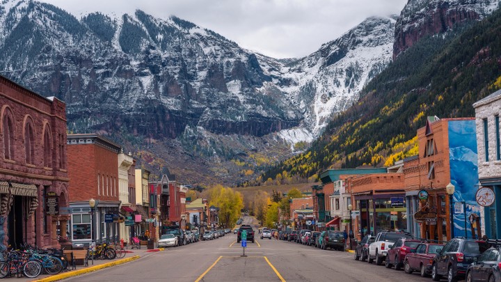 A street in Telluride with mountains in the background