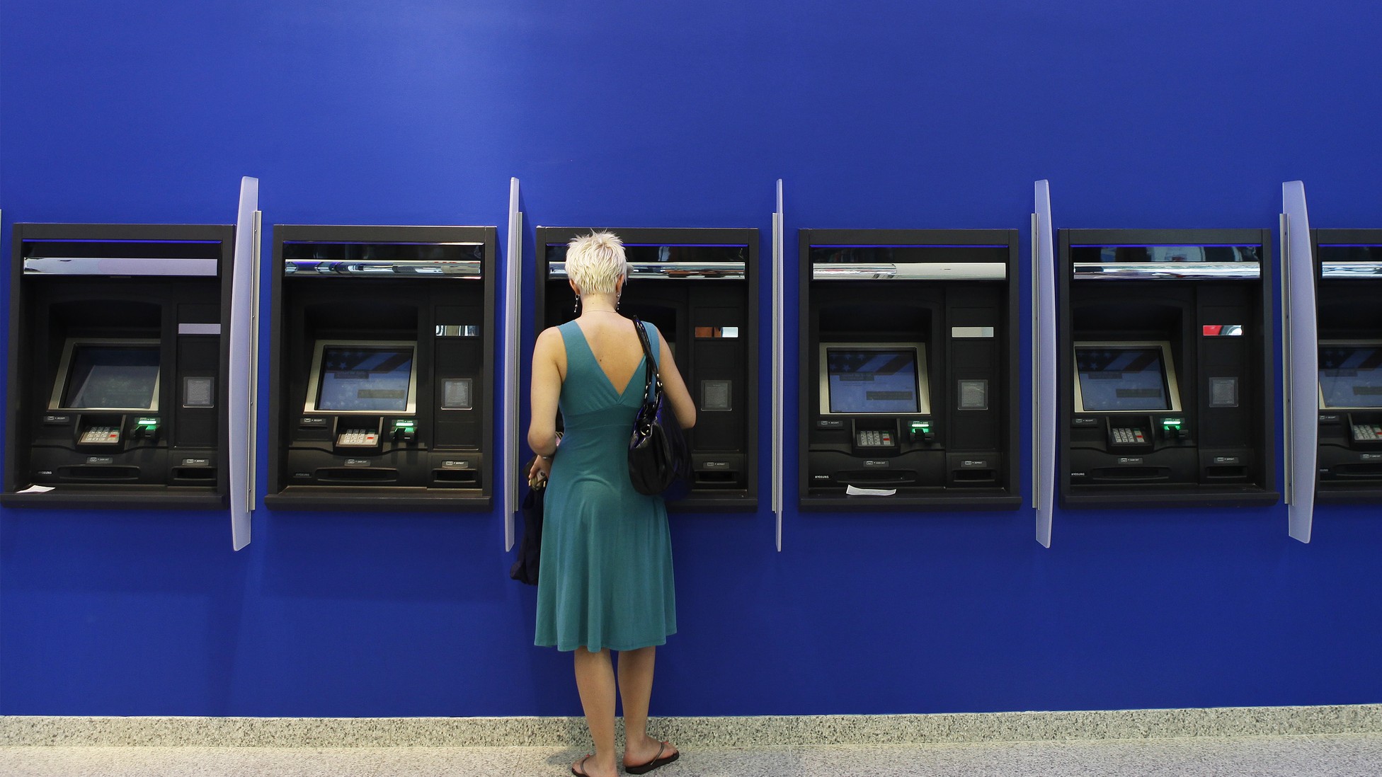 Why Physical Banks Are Still Necessary to Maintain Financial Health