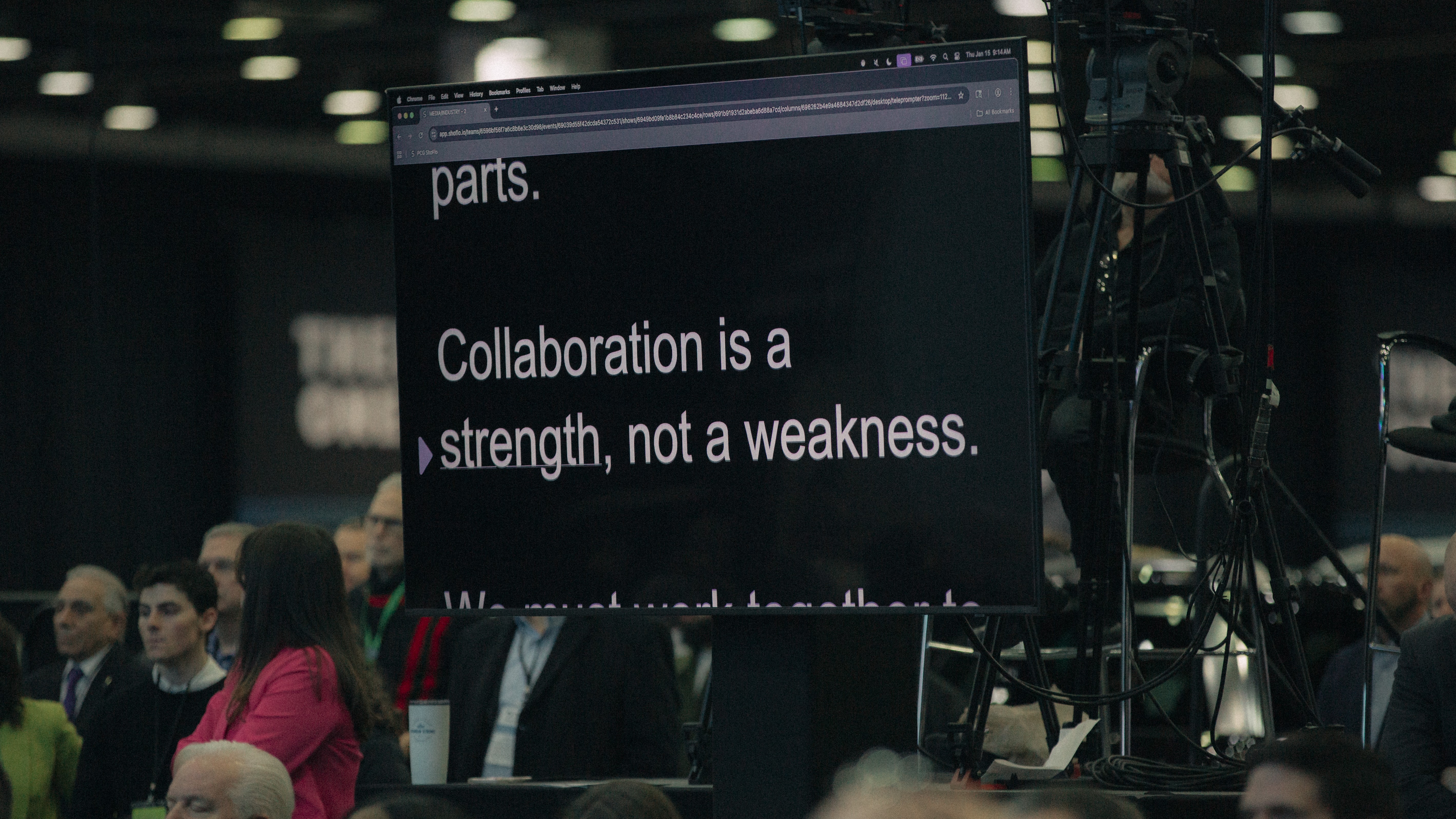 Телесуфлер Уитмер на автосалоне в Детройте