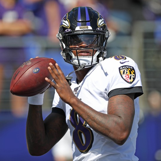 Lamar Jackson helps Ravens run over Cardinals