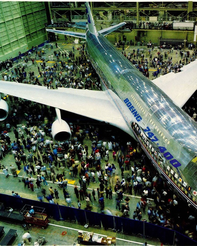 A photograph of crowds inspecting the Boeing 747-4000