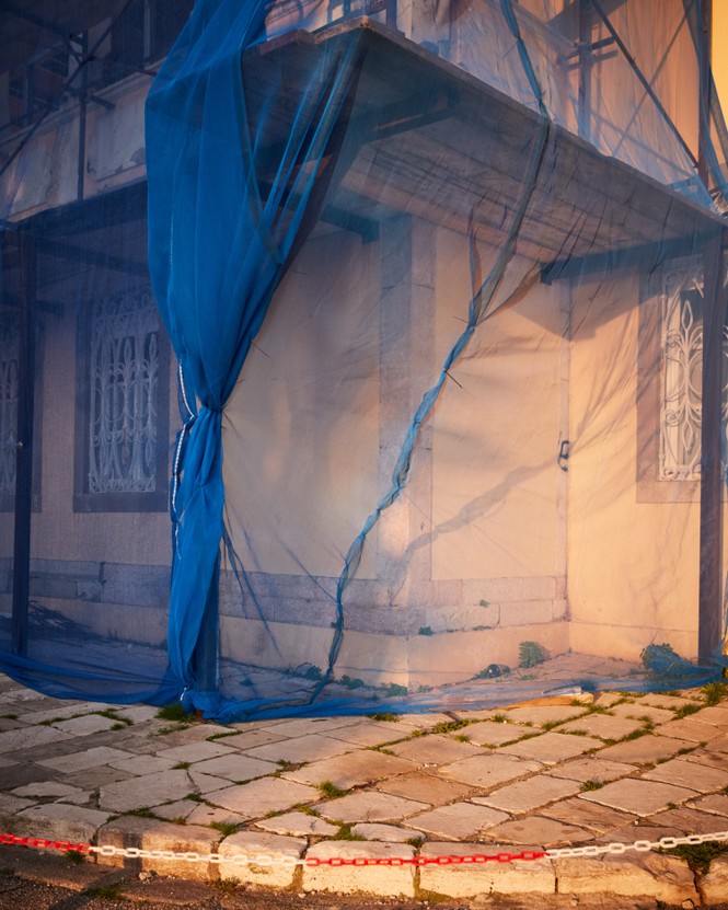 Picture of a building undergoing maintenance work on Kapodistriou Street at the edge of Corfu Old Town