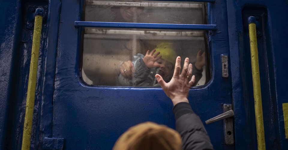 Photos: Ukrainian Refugees Say Goodbye to Home and Family Members