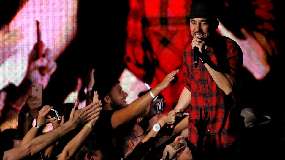 Mike Shinoda at the October 2017 concert in honor of Chester Bennington