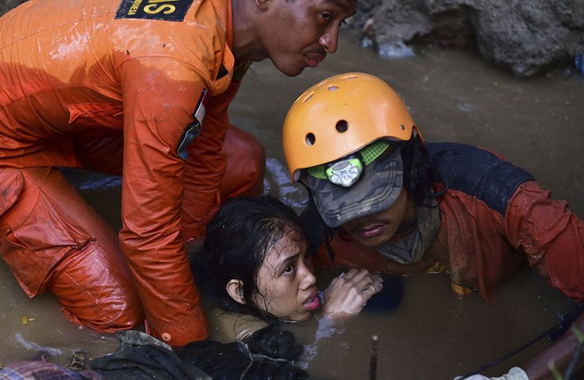 Rescue workers in Palu following the earthquakes and tsunami