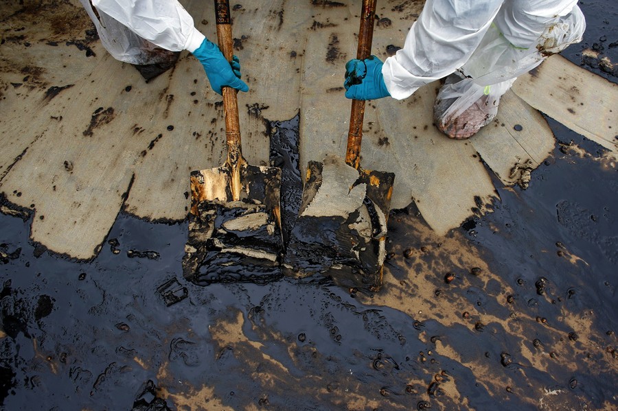 Oil Spill Blackens Thai Island Beaches - The Atlantic