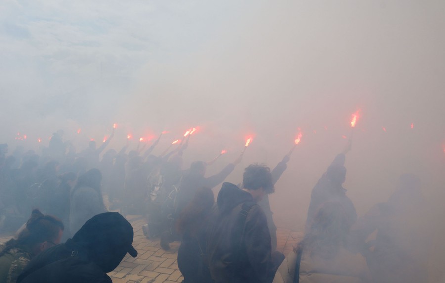Photos of the Week Wheelbarrow Race, Count Binface, Orange Skies The