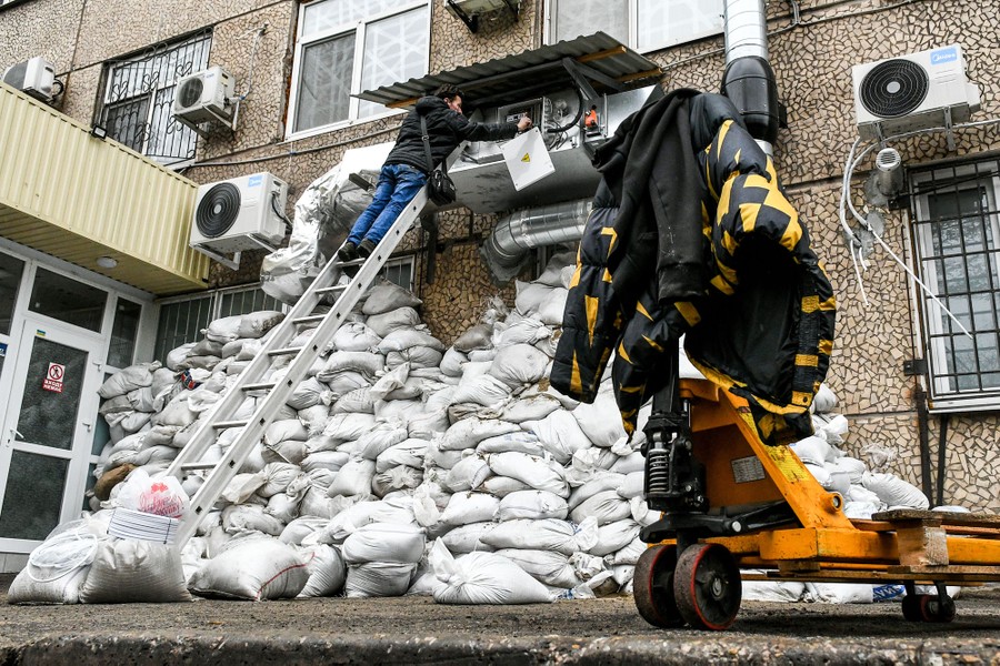 People build up a wall of sandbags outside a hospital.