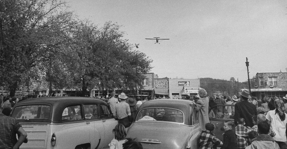 Yellville Thanksgiving Tossing Turkeys Out Of Planes The Atlantic