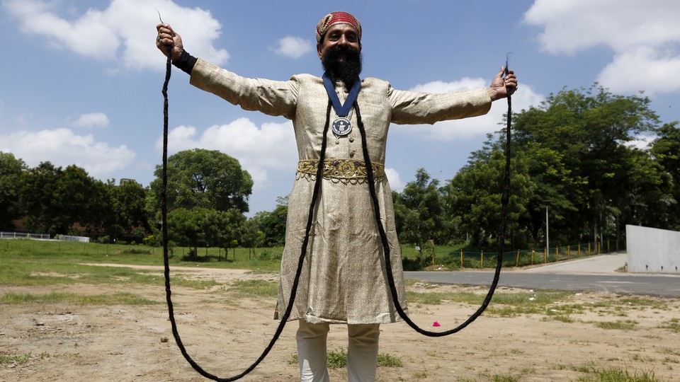 this-woman-is-the-guinness-world-record-holder-for-the-longest-nails