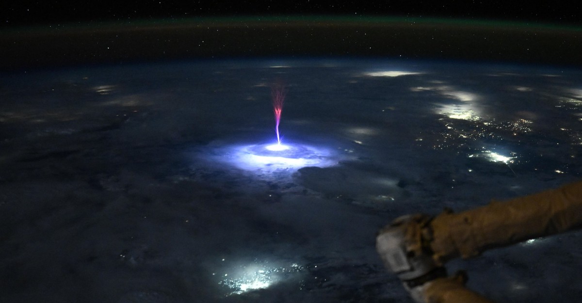 https://cdn.theatlantic.com/thumbor/yeuj5XbSPGWJcFdRvuTxdDglWaA=/3x178:2919x1697/1200x625/media/img/mt/2025/07/ISS00001/original.jpg