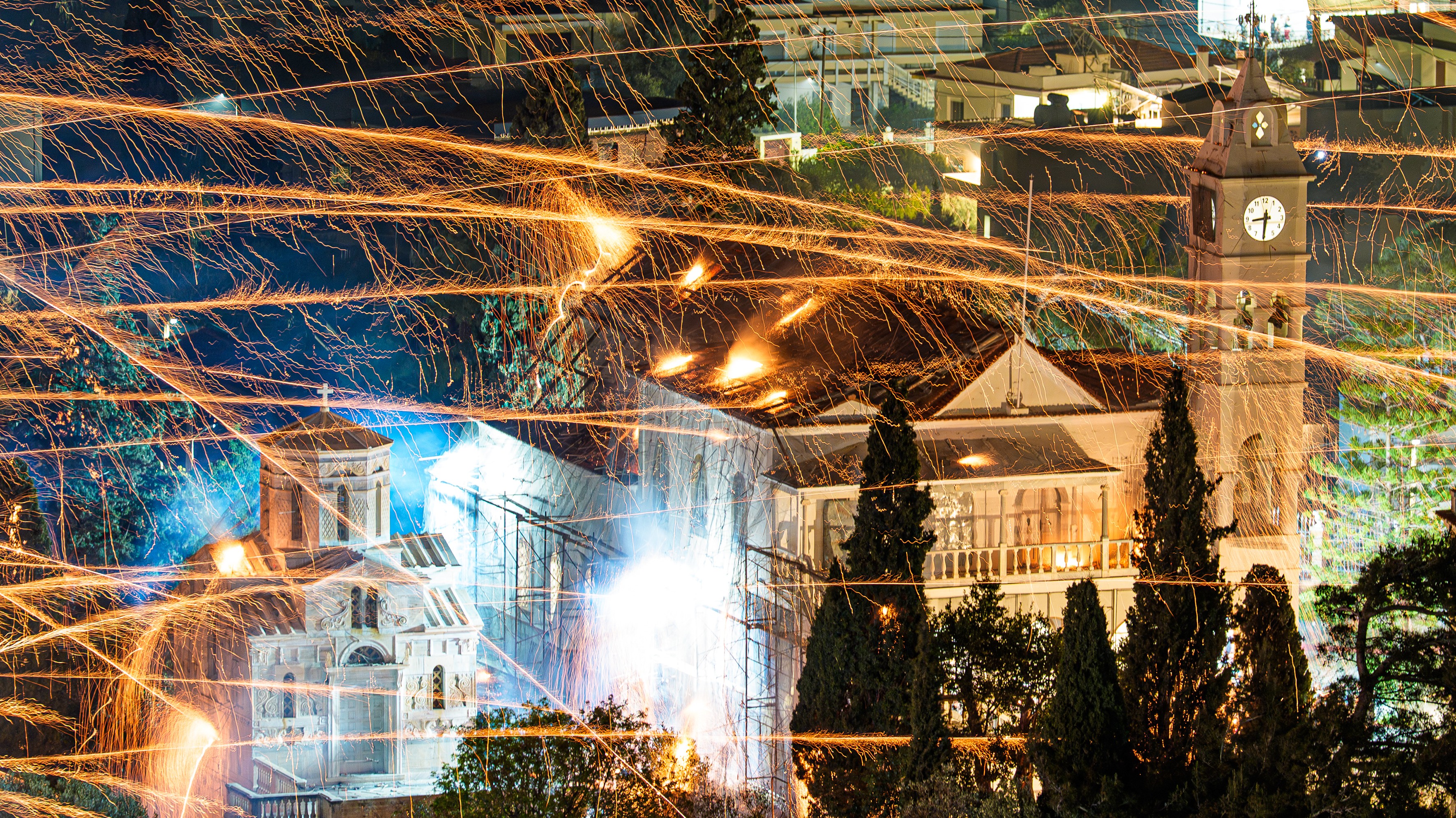 Photos of the Week: Glacier Performance, Gorilla Birthday, Moon Return