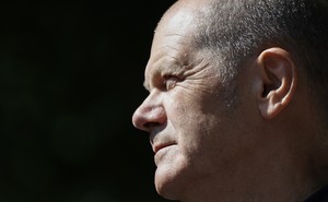 A photo of the Social Democrats' chancellor candidate, Olaf Scholz, in profile