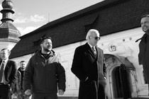 Joe Biden and Volodymyr Zelensky in front of a church