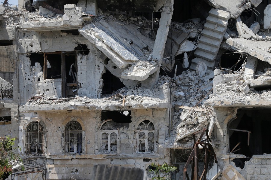 Syrian rebels in the historic city of Homs are leaving behind a panorama of  destruction - Los Angeles Times