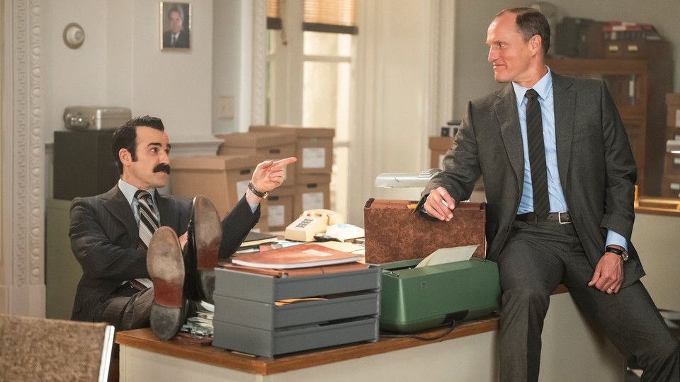 Justin Theroux and Woody Harrelson, in character on HBO’s ‘White House Plumbers’
