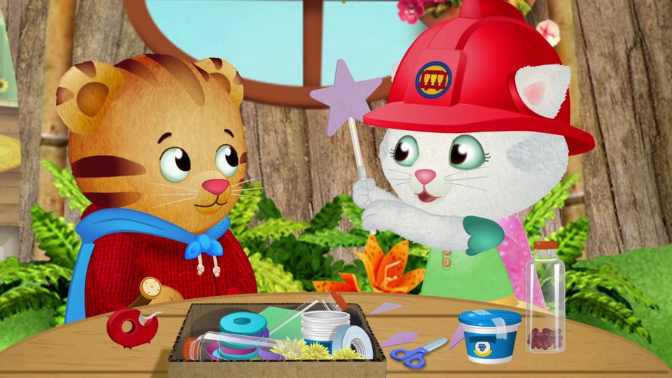 Daniel Tiger makes noisemakers with Katerina Kittycat