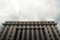 A photo of a courthouse